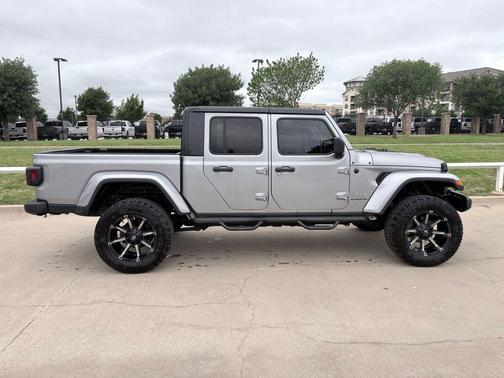 Billet Silver Metallic Clearcoat 2020 Jeep Gladiator Overland