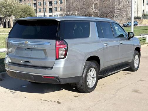 2024 Chevrolet Suburban LT