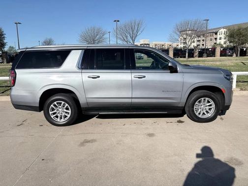 2024 Chevrolet Suburban LT