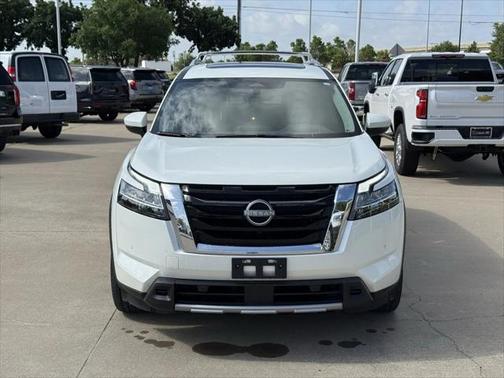 2024 Nissan Pathfinder Platinum FWD