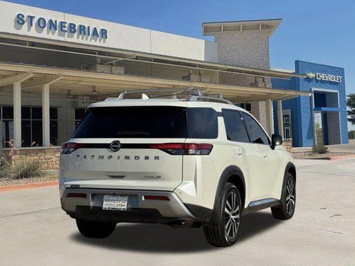 2024 Nissan Pathfinder Platinum FWD