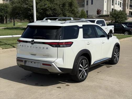 2024 Nissan Pathfinder Platinum FWD