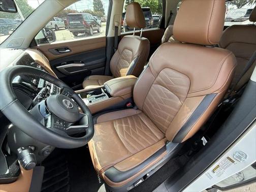 2024 Nissan Pathfinder Platinum FWD