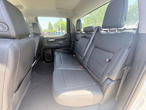 Summit White 2023 GMC Sierra 1500 SLT