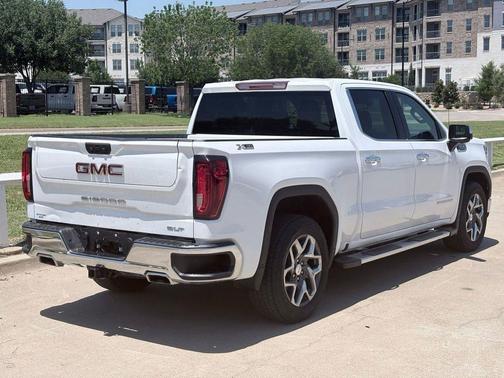 Summit White 2023 GMC Sierra 1500 SLT