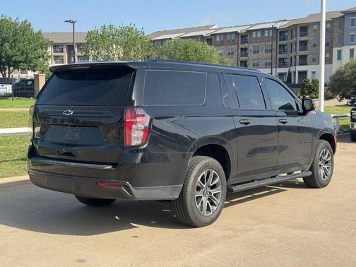 Black 2023 Chevrolet Suburban 4WD Z71