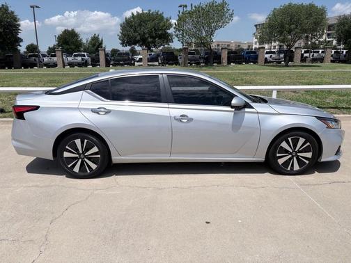 Brilliant Silver Metallic 2022 Nissan Altima 2.5 SV