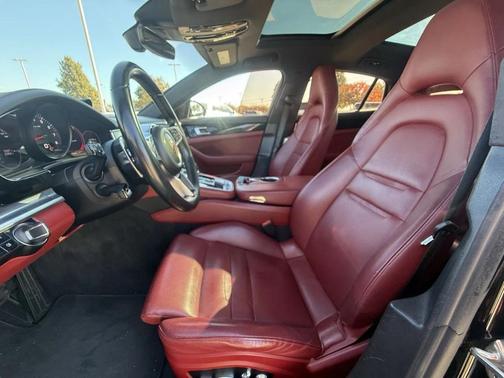 2018 Porsche Panamera 4