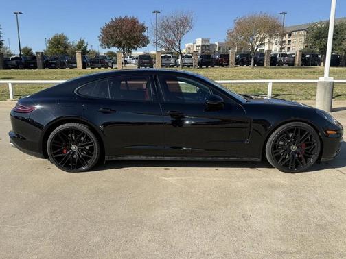 2018 Porsche Panamera 4