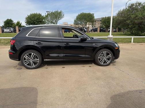 Mythos Black Metallic 2020 Audi Q5 Premium Plus 55 TFSI e quattro S tronic