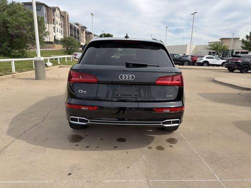Mythos Black Metallic 2020 Audi Q5 Premium Plus 55 TFSI e quattro S tronic