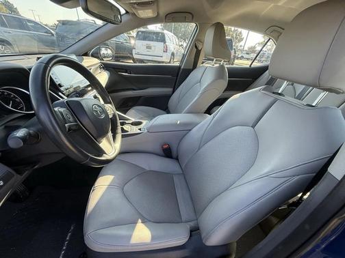 2024 Toyota Camry Hybrid XLE
