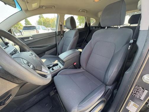 2021 Hyundai TUCSON SE