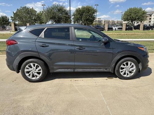 2021 Hyundai TUCSON SE