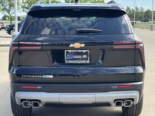Mosaic Black Metallic 2026 Chevrolet Traverse LT