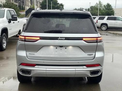 2022 Jeep Grand Cherokee Summit