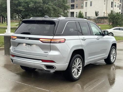 2022 Jeep Grand Cherokee Summit