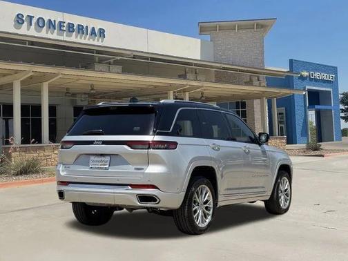 2022 Jeep Grand Cherokee Summit