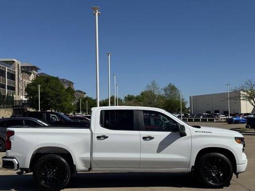 Summit White 2022 Chevrolet Silverado 1500 Custom