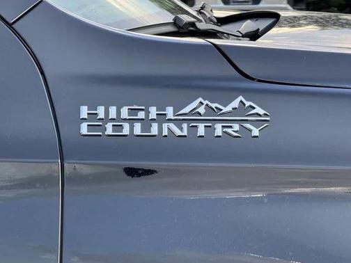 2025 Chevrolet Suburban 4WD High Country