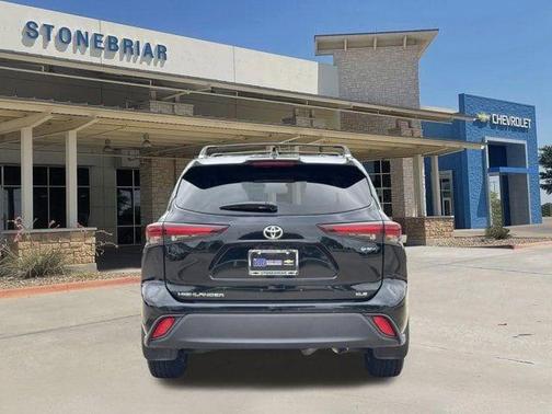 Midnight Black Metallic 2025 Toyota Highlander Hybrid XLE
