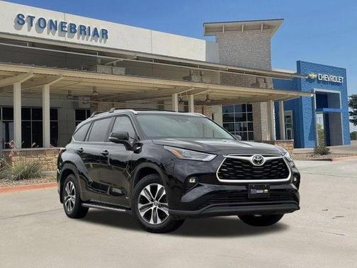 Midnight Black Metallic 2025 Toyota Highlander Hybrid XLE