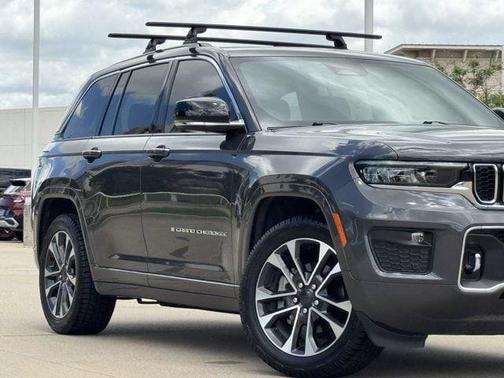 Baltic Gray Metallic Clearcoat 2023 Jeep Grand Cherokee Overland