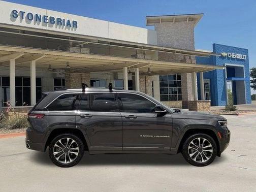 Baltic Gray Metallic Clearcoat 2023 Jeep Grand Cherokee Overland