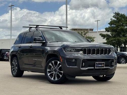 Baltic Gray Metallic Clearcoat 2023 Jeep Grand Cherokee Overland