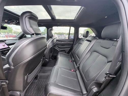 Baltic Gray Metallic Clearcoat 2023 Jeep Grand Cherokee Overland