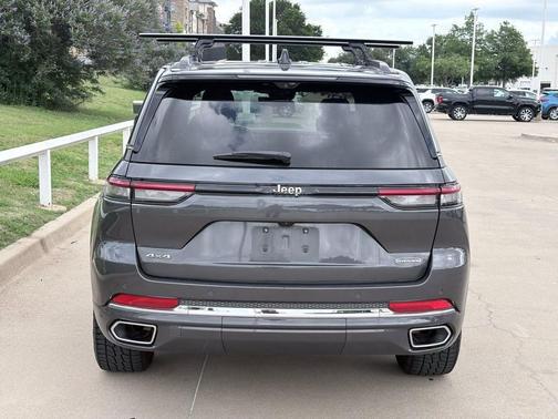 Baltic Gray Metallic Clearcoat 2023 Jeep Grand Cherokee Overland