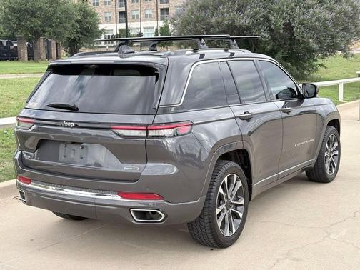 Baltic Gray Metallic Clearcoat 2023 Jeep Grand Cherokee Overland