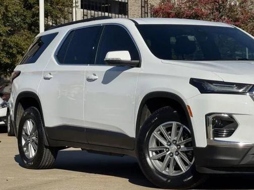 2022 Chevrolet Traverse LT Cloth