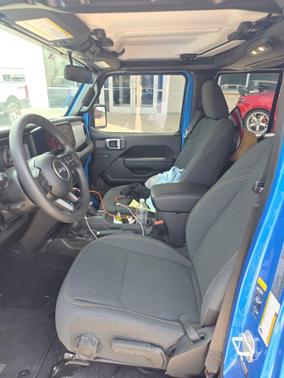 Hydro Blue Pearlcoat 2025 Jeep Gladiator Sport
