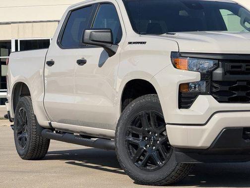 White Sands 2026 Chevrolet Silverado 1500 Custom