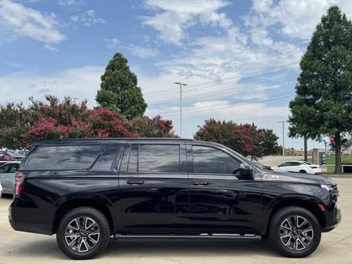 2022 Chevrolet Suburban 4WD Z71
