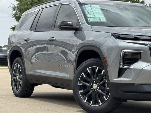 Sterling Gray Metallic 2026 Chevrolet Traverse LT