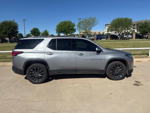 Sterling Gray Metallic 2023 Chevrolet Traverse RS