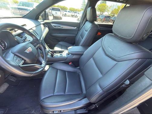 Stellar Black Metallic 2023 Cadillac XT6 Luxury FWD