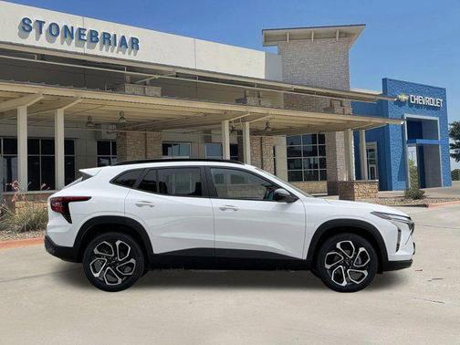 Summit White 2026 Chevrolet Trax FWD 2RS