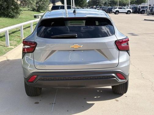 Sterling Gray Metallic 2025 Chevrolet Trax LS