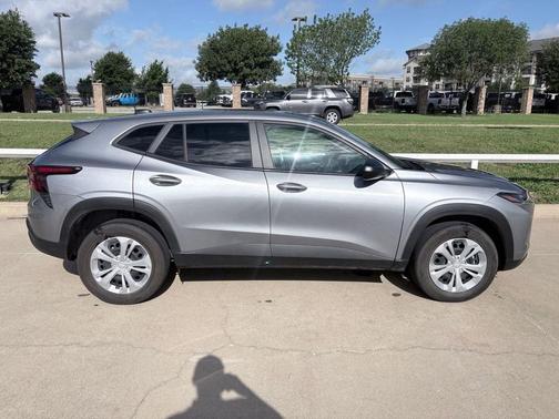 Sterling Gray Metallic 2025 Chevrolet Trax LS