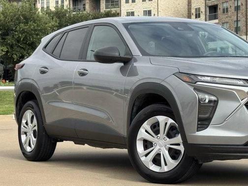 Sterling Gray Metallic 2025 Chevrolet Trax LS