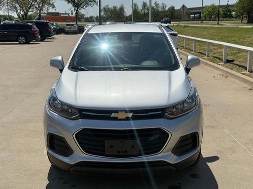 Silver Ice Metallic 2020 Chevrolet Trax LS