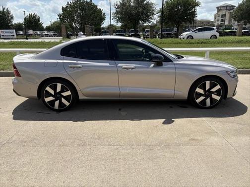 2024 Volvo S60 Recharge Plug-In Hybrid T8 Plus Dark Theme