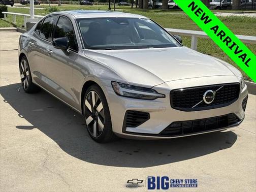2024 Volvo S60 Recharge Plug-In Hybrid T8 Plus Dark Theme