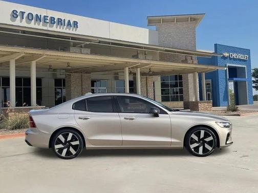 2024 Volvo S60 Recharge Plug-In Hybrid T8 Plus Dark Theme