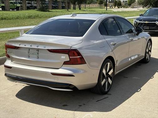 2024 Volvo S60 Recharge Plug-In Hybrid T8 Plus Dark Theme