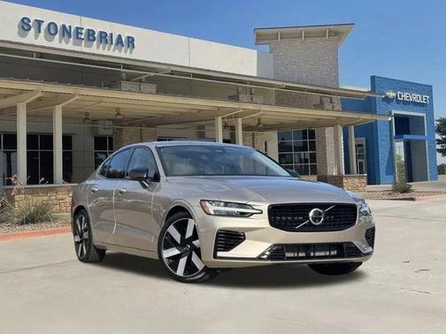 2024 Volvo S60 Recharge Plug-In Hybrid T8 Plus Dark Theme