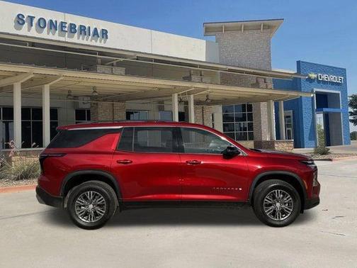 Radiant Red Tintcoat 2026 Chevrolet Traverse LT